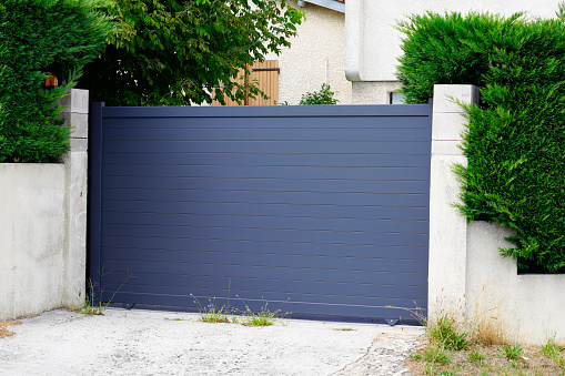 Porte d'entrée en aluminium : pourquoi faire ce choix pour votre domicile ?